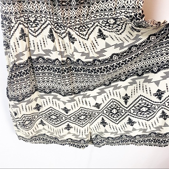 H&M Divided
Woman’s Size 4 Romper Shorts - Picture 4 of 7